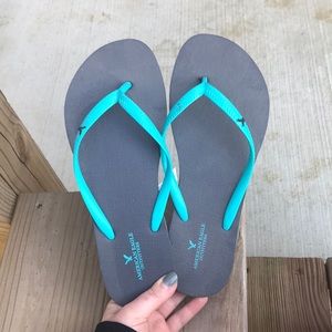 American Eagle flip flops